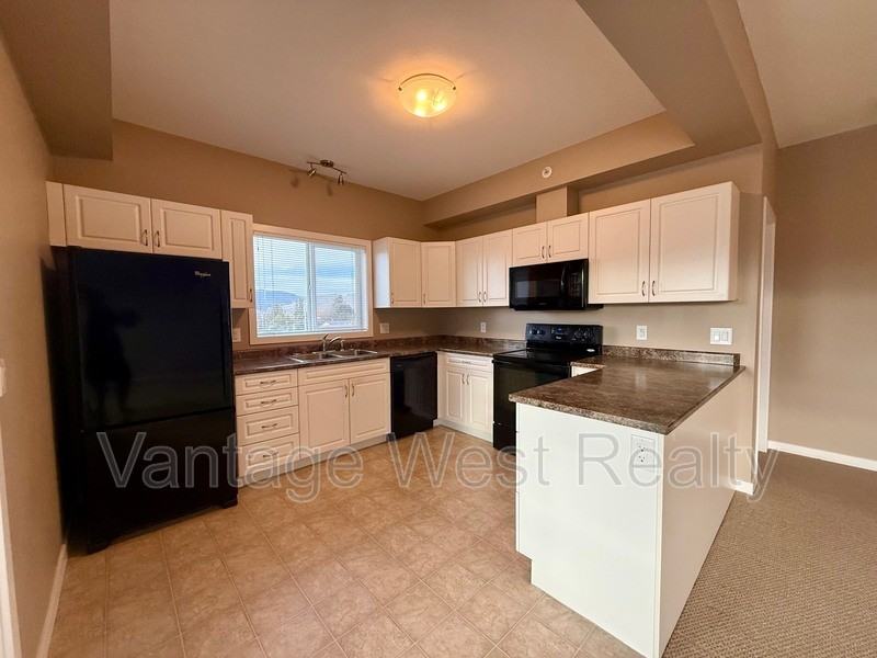 304 Rutland Rd N - Photo 3 of 14