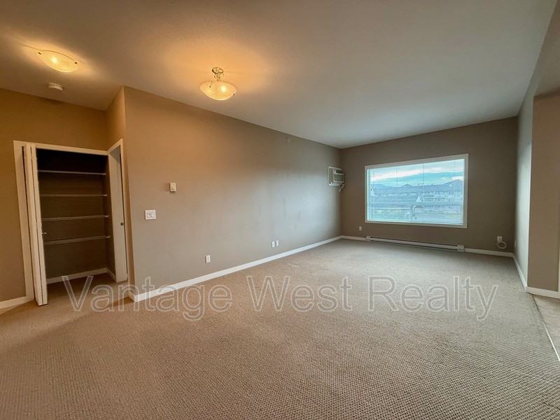 304 Rutland Rd N - Photo 5 of 14