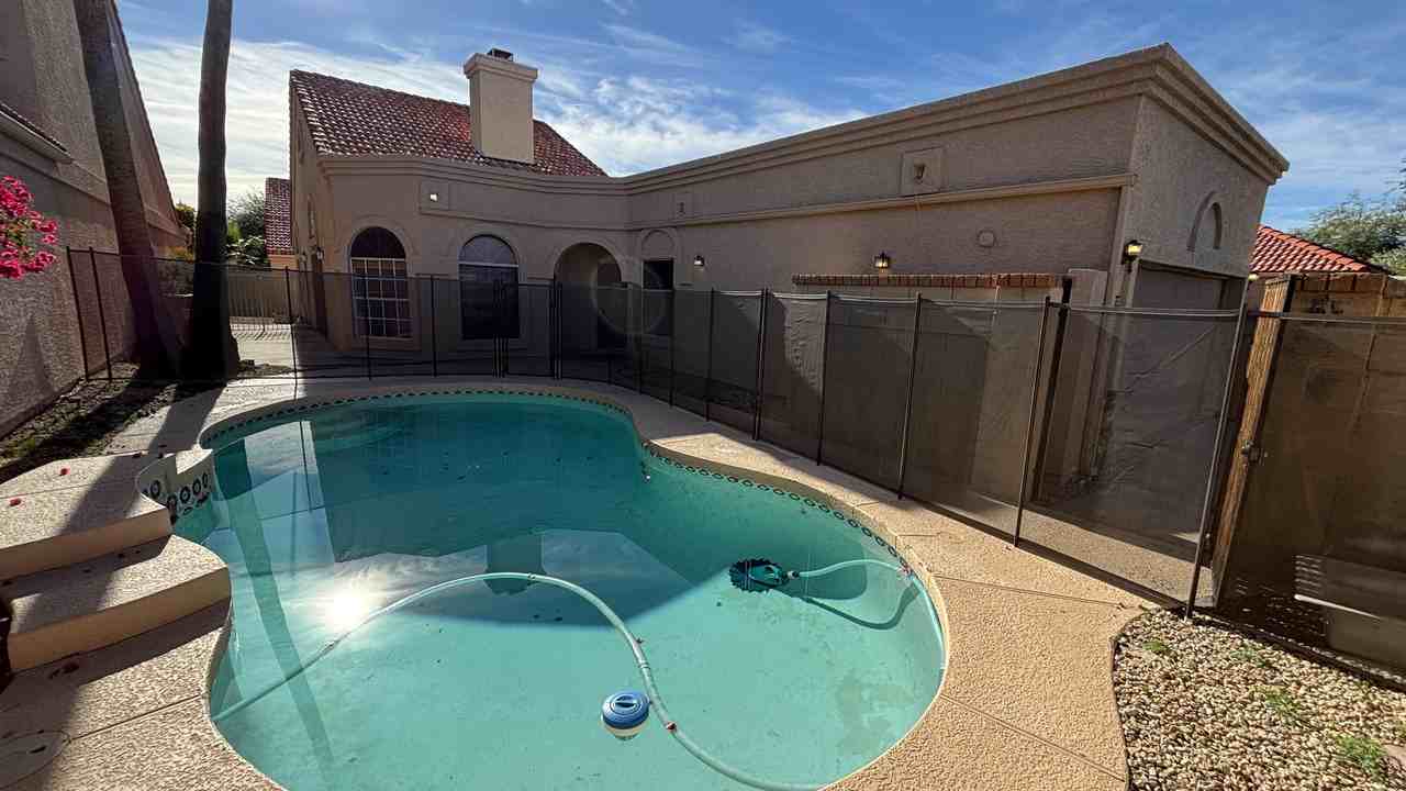 11213 E Mercer Ln - Photo 2 of 26