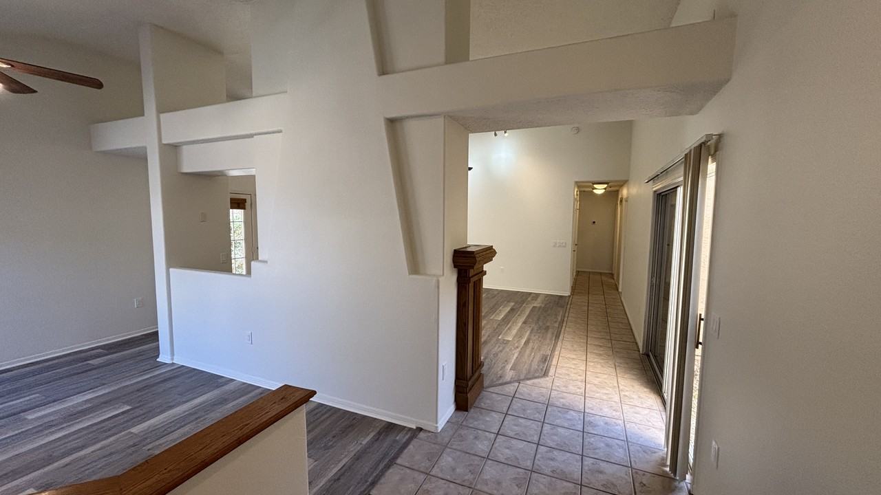 11213 E Mercer Ln - Photo 4 of 26