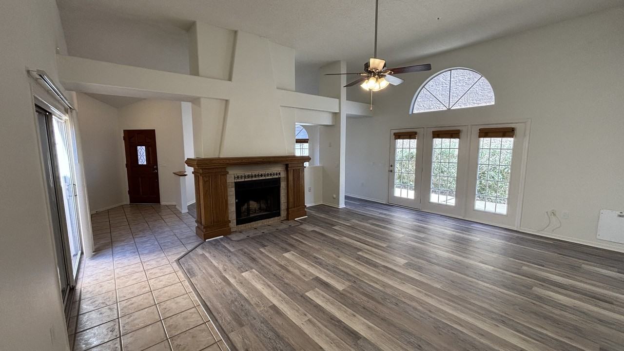 11213 E Mercer Ln - Photo 6 of 26