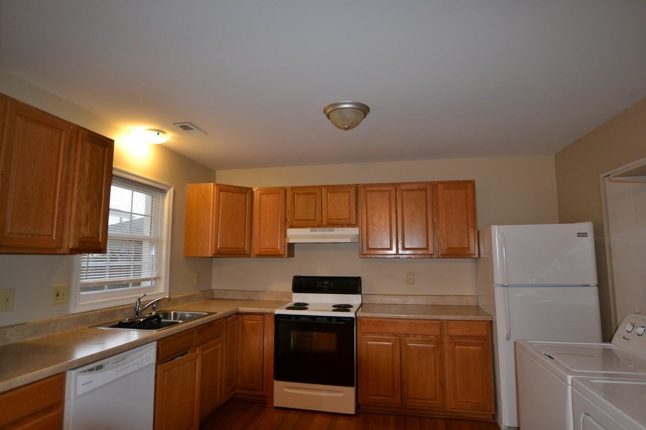 619 4th St - Photo 6 of 16