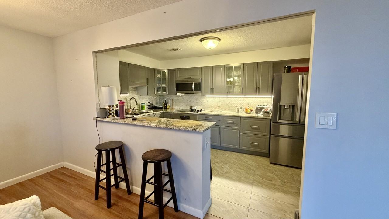 1004 Paradise Rd #3N - Photo 4 of 26