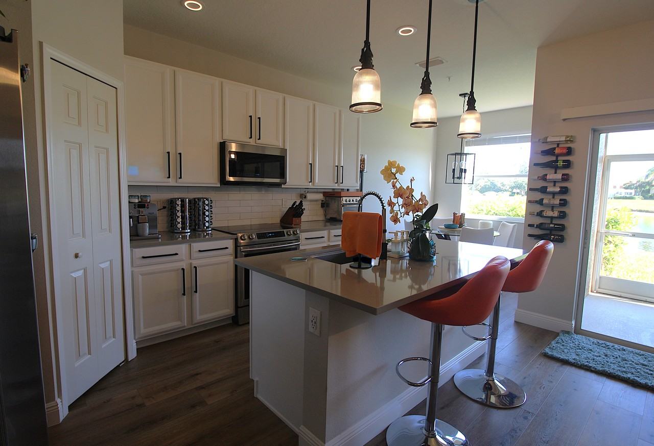 3806 Parkridge Cir #21-105 - Photo 4 of 21