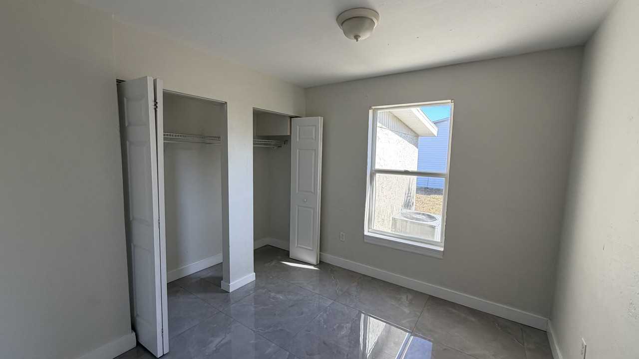 21371 Glendale Ave - Photo 4 of 7