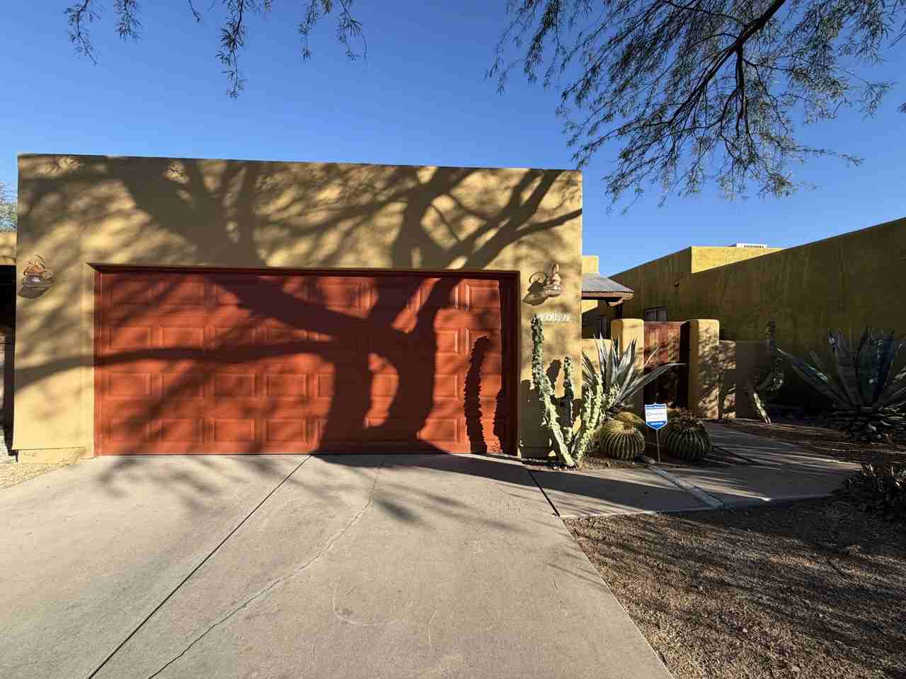 1401 E English Ivy Ct - Photo 2 of 23