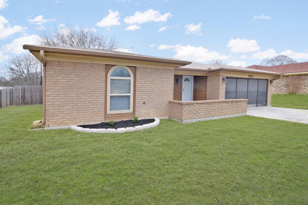 1103 Tyler Dr - Photo 3 of 18