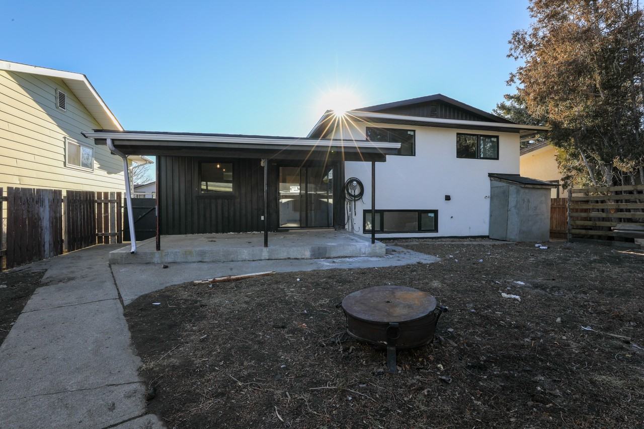 1605 19 Ave N - Photo 2 of 28