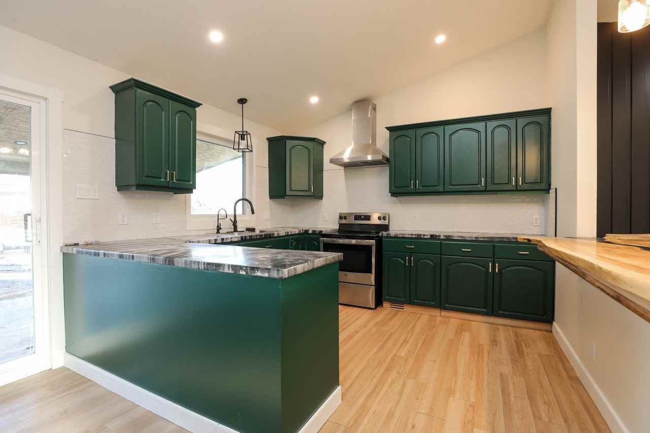 1605 19 Ave N - Photo 6 of 28