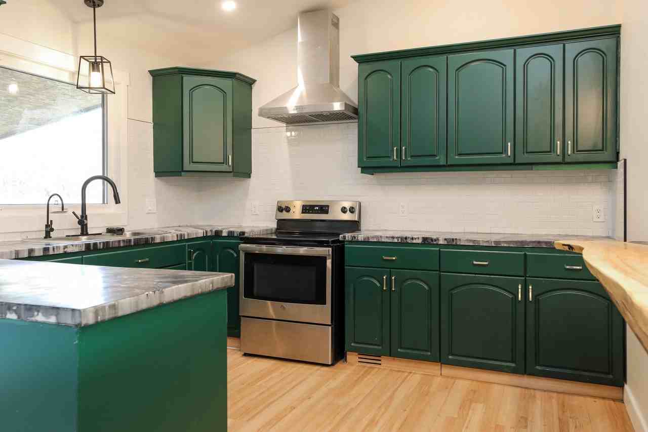 1605 19 Ave N - Photo 7 of 28