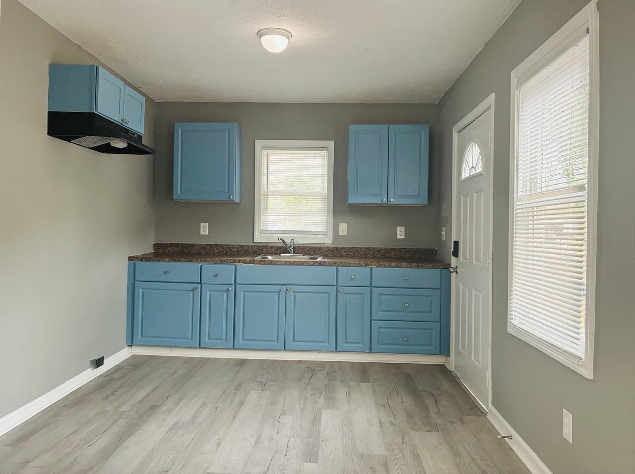 1016 W Mauney Ave - Photo 5 of 19