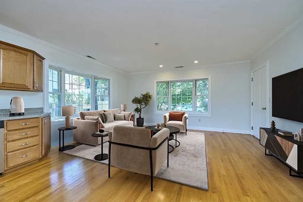 32 Beach St - Photo 4 of 23