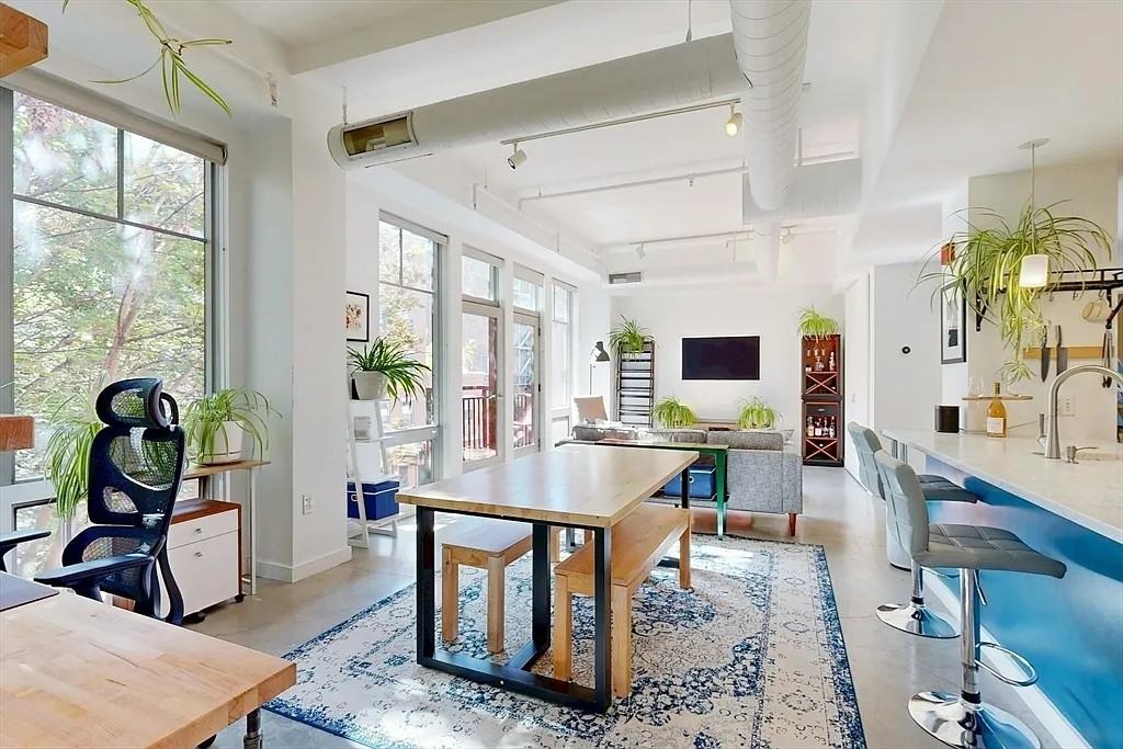 139 E Berkeley St - Photo 2 of 19