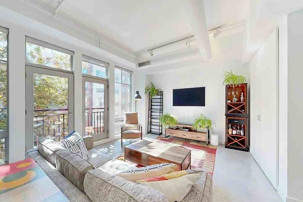 139 E Berkeley St - Photo 3 of 19