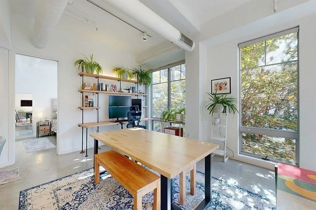 139 E Berkeley St - Photo 4 of 19