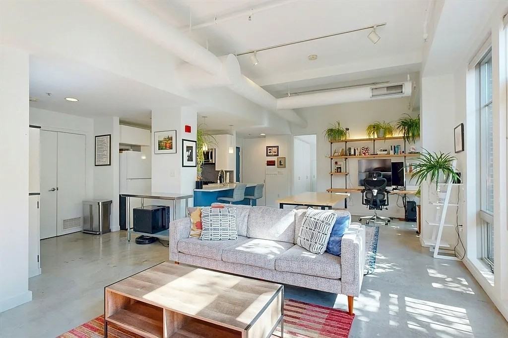 139 E Berkeley St - Photo 5 of 19