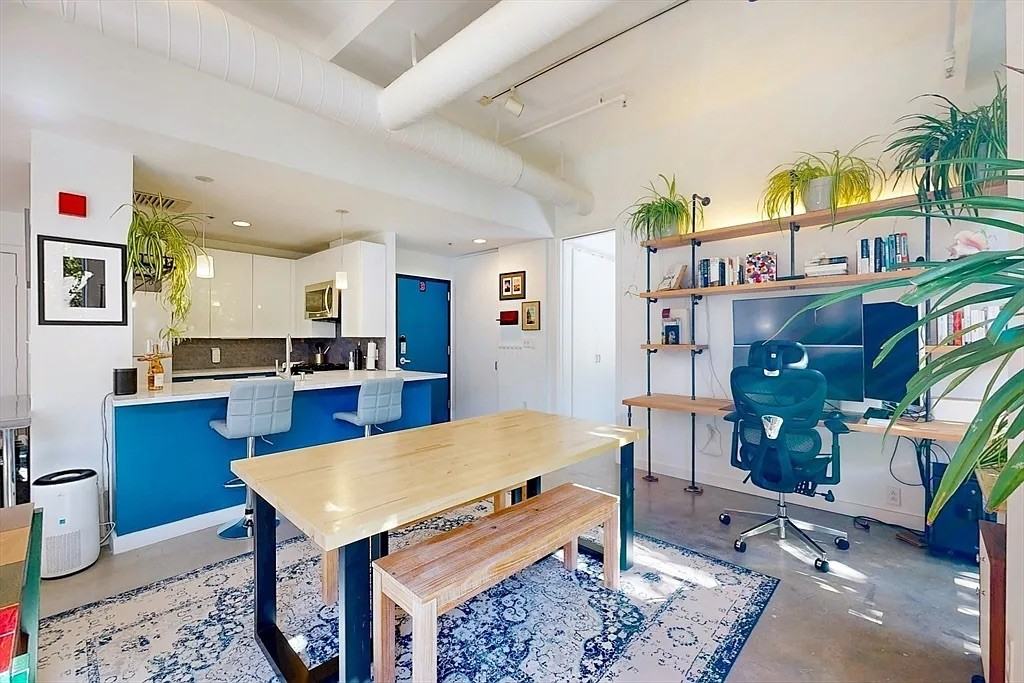 139 E Berkeley St - Photo 6 of 19