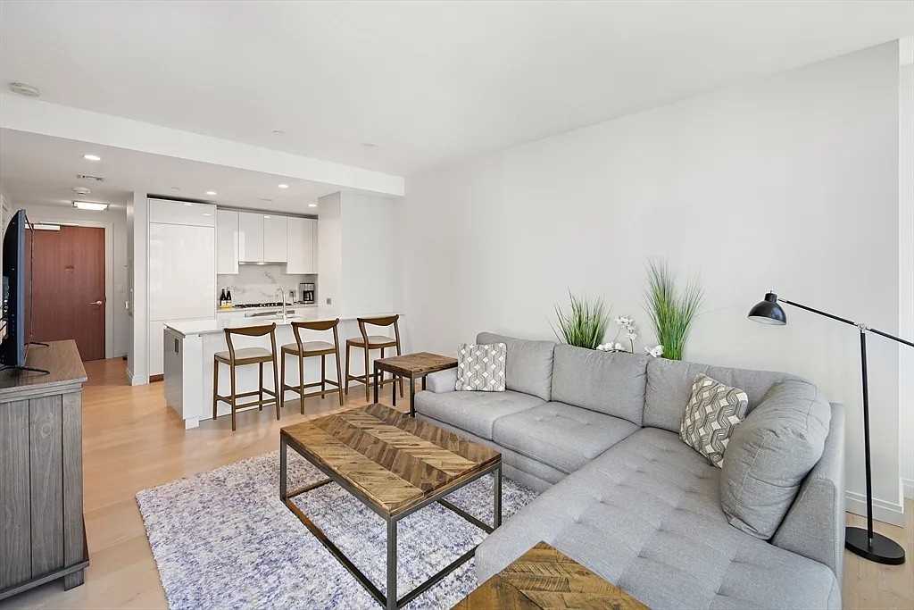 133 Seaport Blvd - Photo 4 of 24