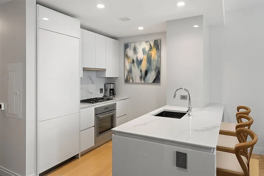 133 Seaport Blvd - Photo 6 of 24