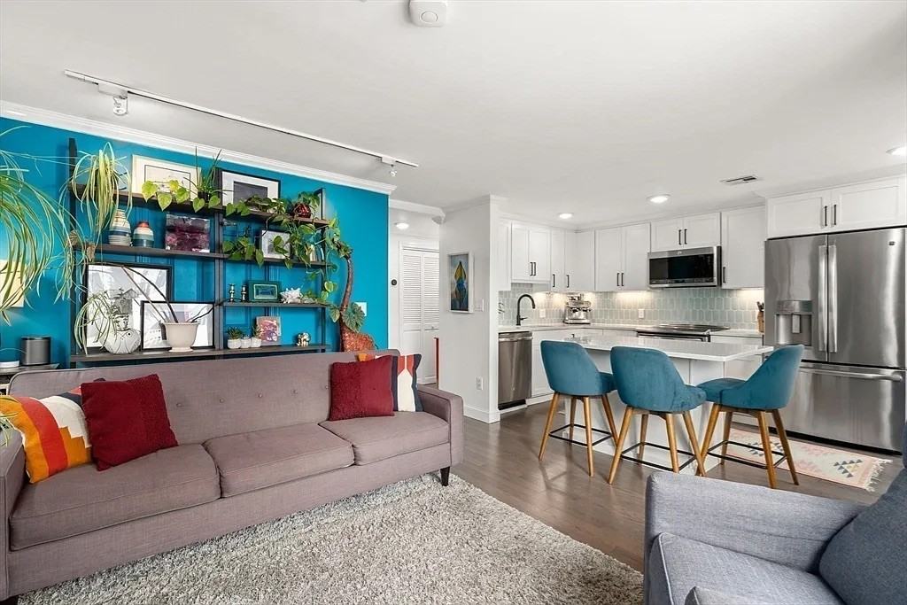 255 Bunker Hill St - Photo 2 of 16