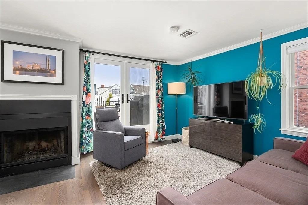 255 Bunker Hill St - Photo 3 of 16