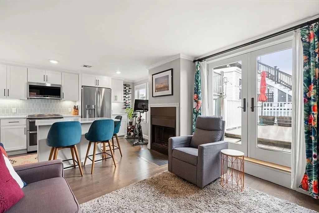 255 Bunker Hill St - Photo 4 of 16