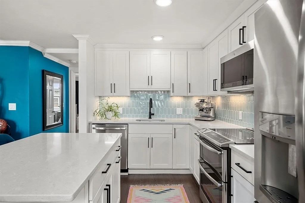 255 Bunker Hill St - Photo 6 of 16