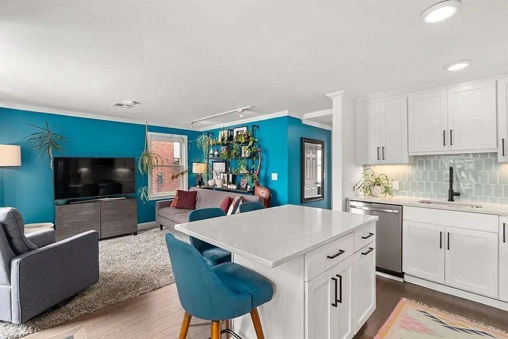 255 Bunker Hill St - Photo 7 of 16