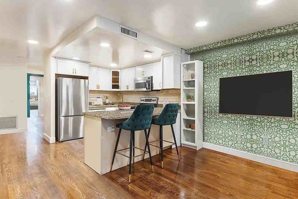 197 Commonwealth Ave - Photo 2 of 22