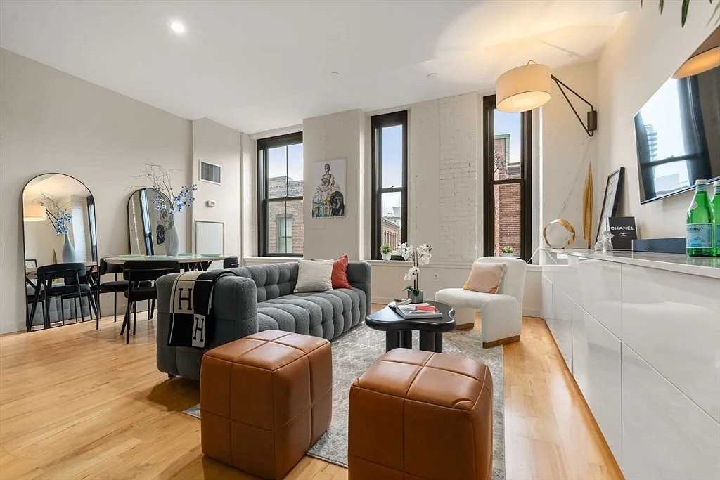 346 Congress St - Photo 6 of 20