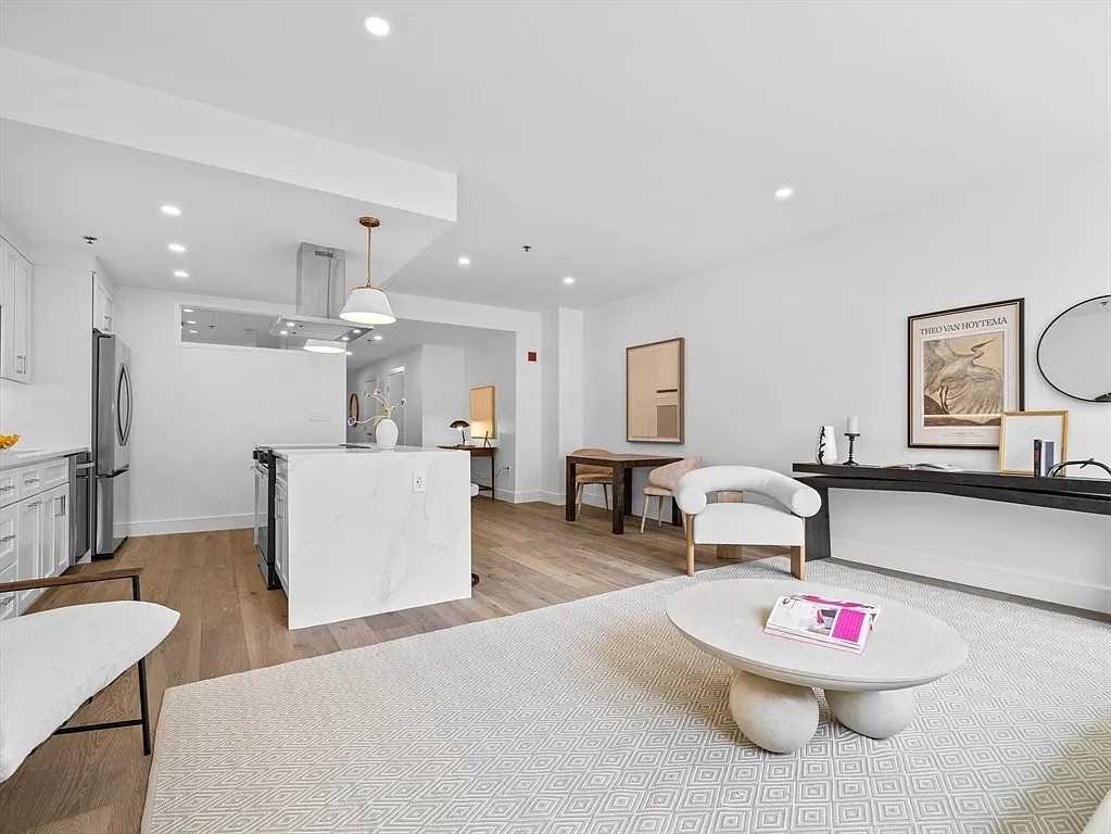 234 Causeway St - Photo 4 of 27