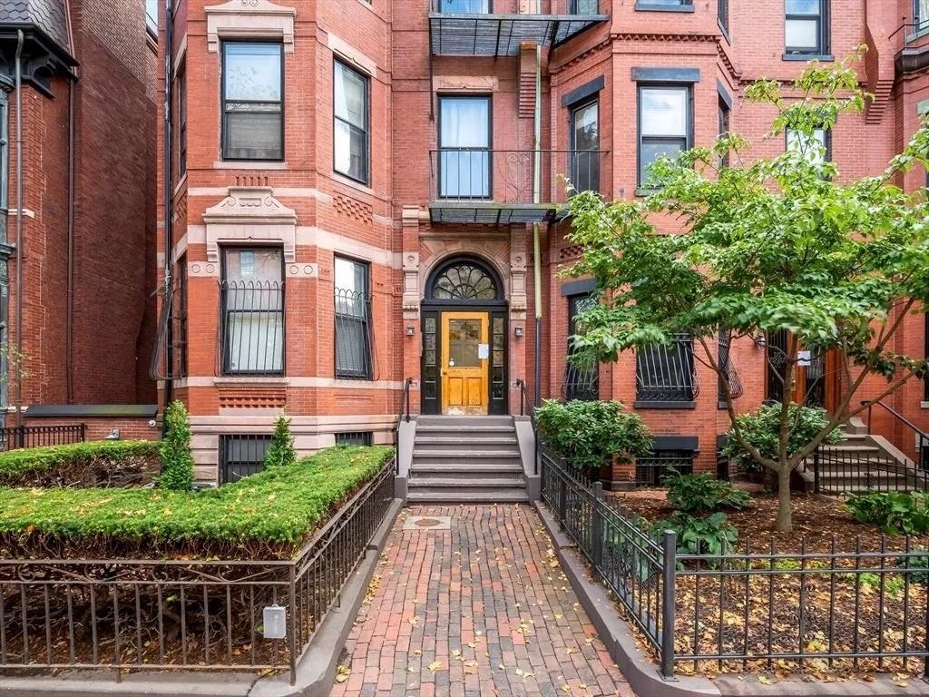 336 Marlborough St - Photo 2 of 16