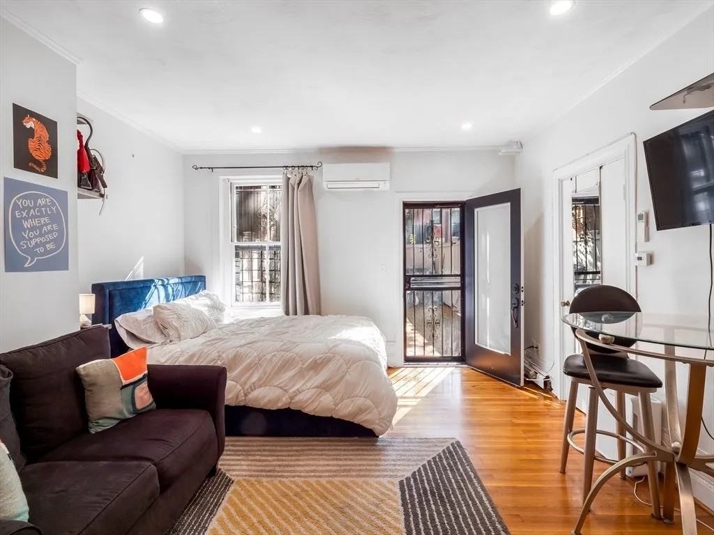 336 Marlborough St - Photo 4 of 16