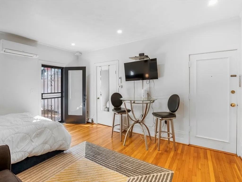 336 Marlborough St - Photo 5 of 16