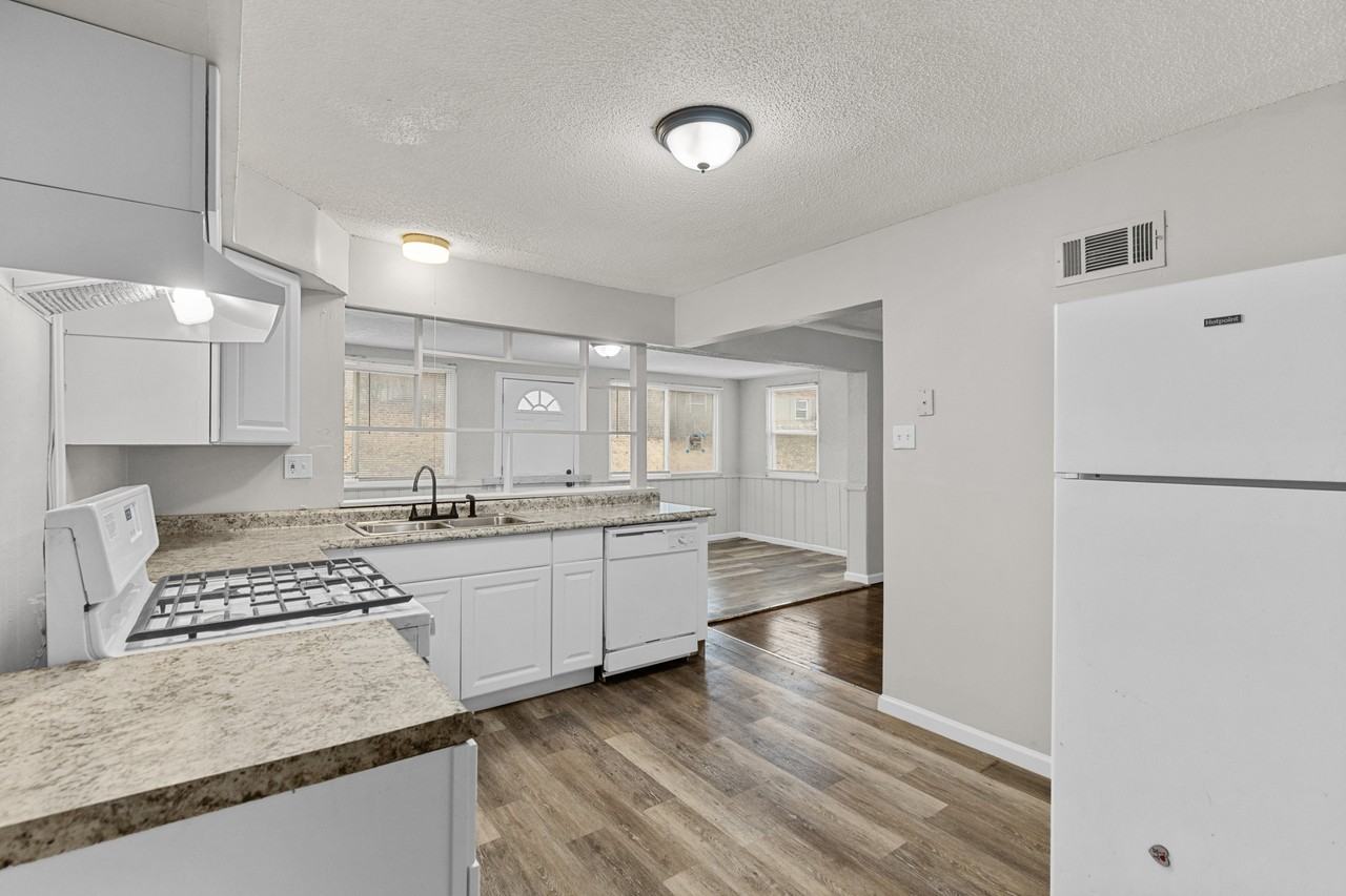 7013 Winchester Dr - Photo 6 of 27