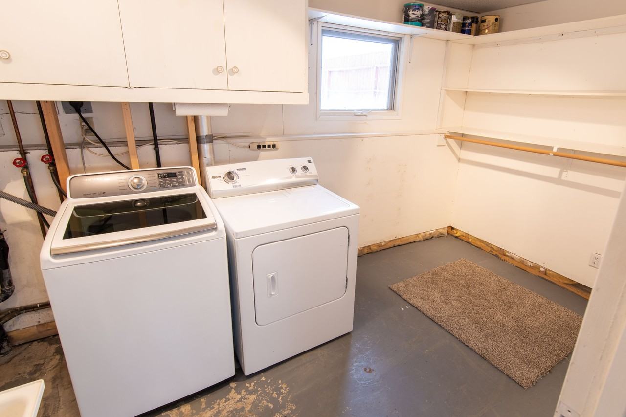 316 Leaside Ave S - Photo 7 of 12