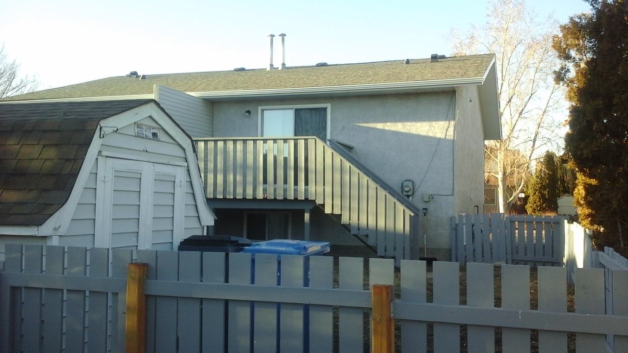 908 Ross Glen Dr Se - Photo 2 of 6