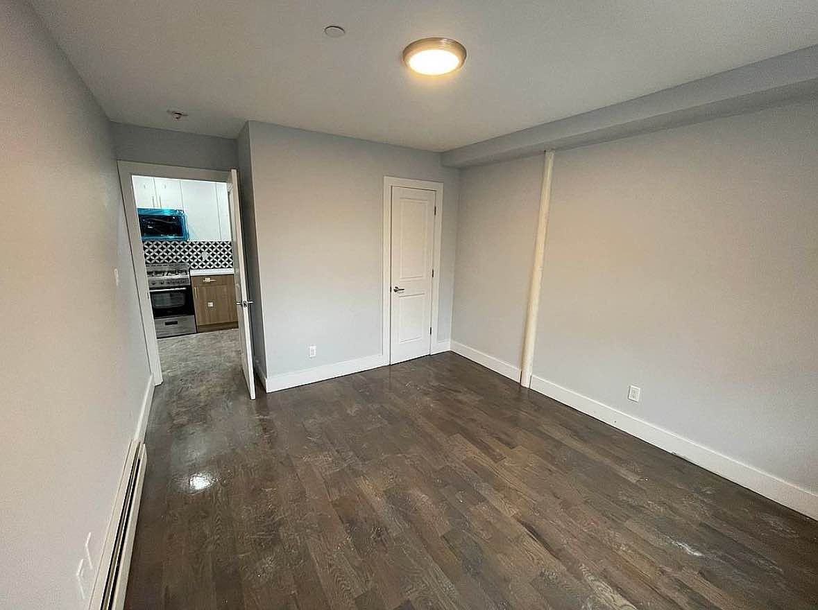 4035 Ithaca St - Photo 5 of 5