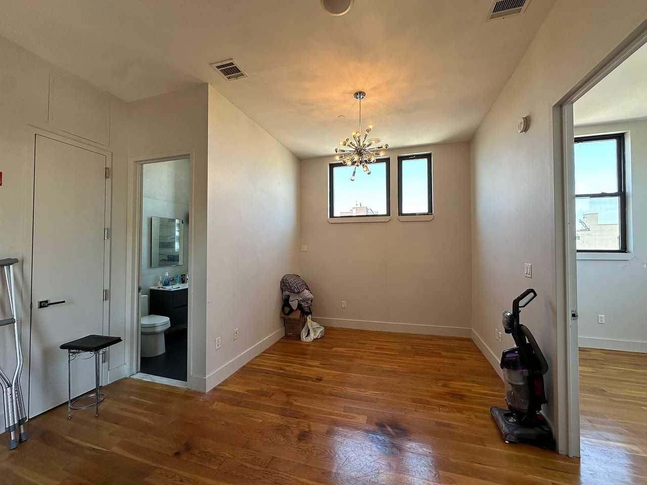 2630 Kingsbridge Ter - Photo 2 of 8