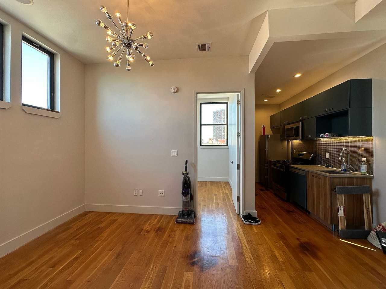 2630 Kingsbridge Ter - Photo 3 of 8