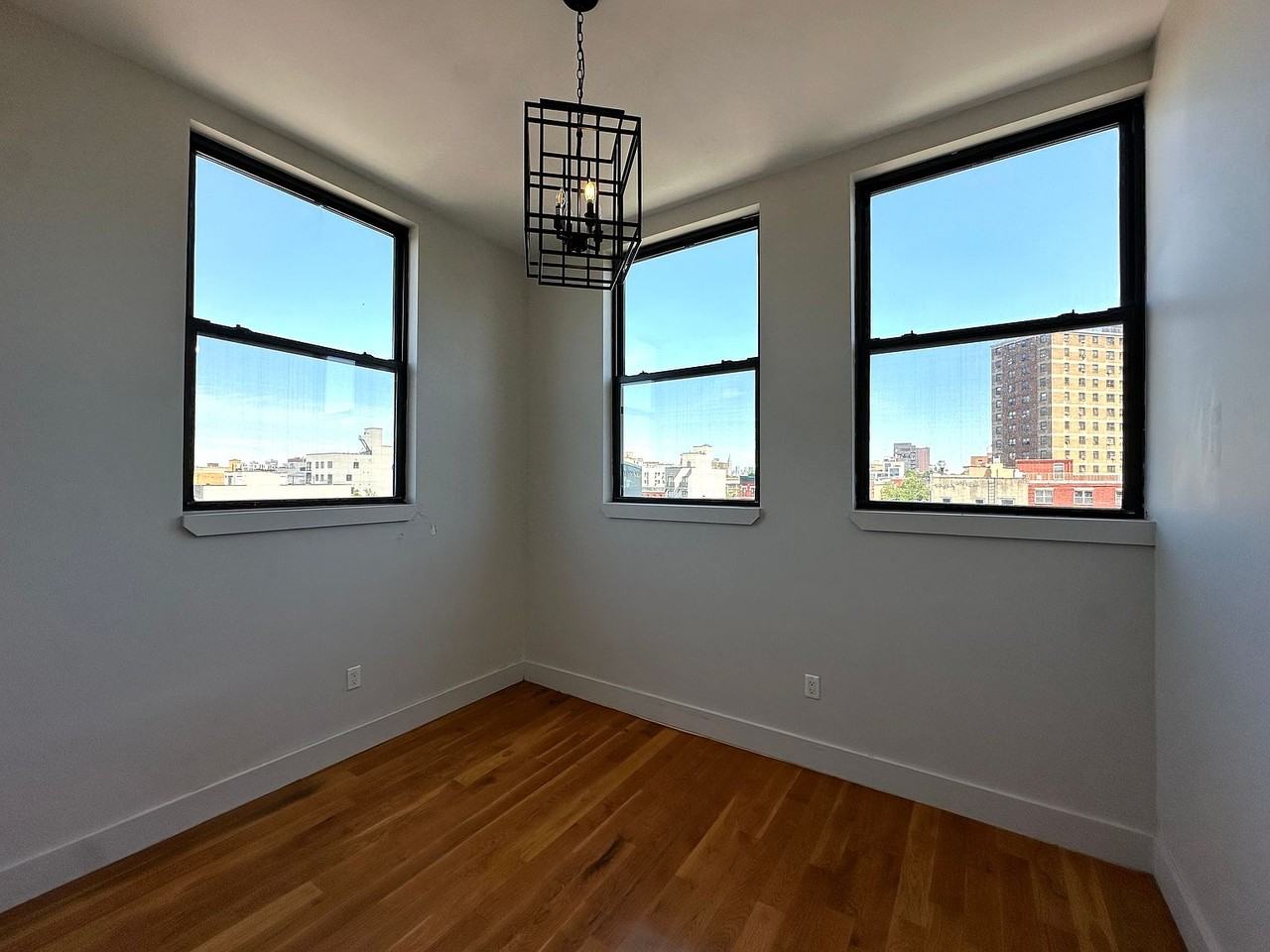 2630 Kingsbridge Ter - Photo 5 of 8