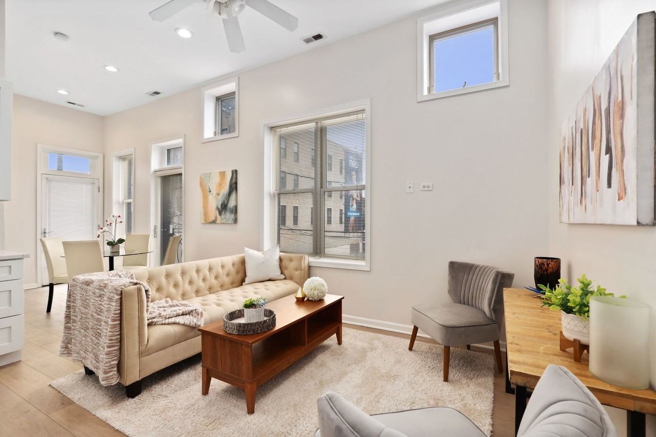 744 N May St - Photo 2 of 14