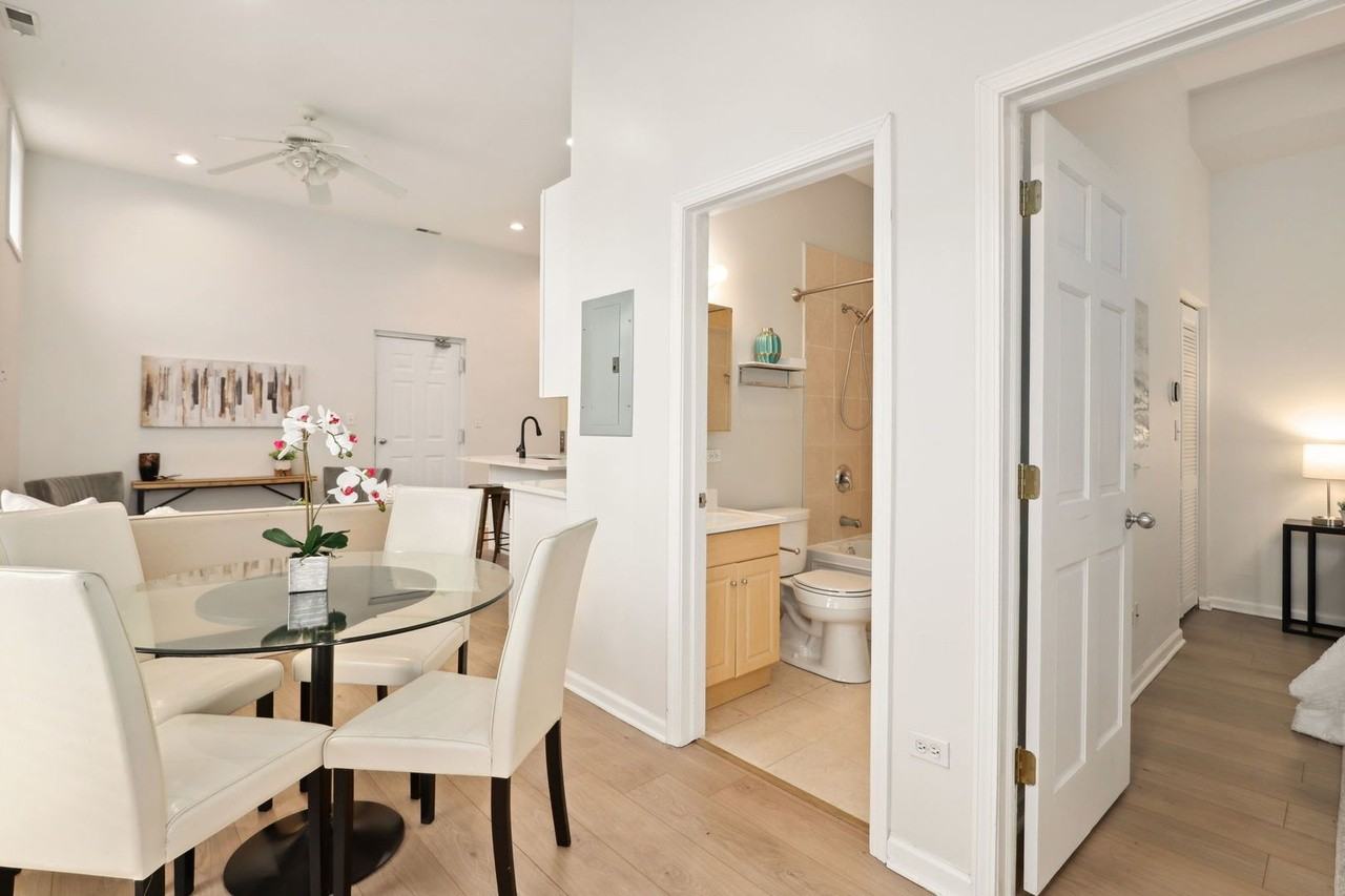 744 N May St - Photo 7 of 14