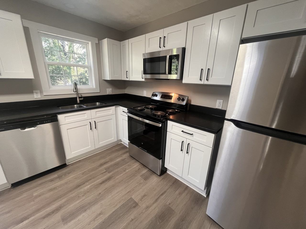 107 Merrill St - Photo 3 of 25