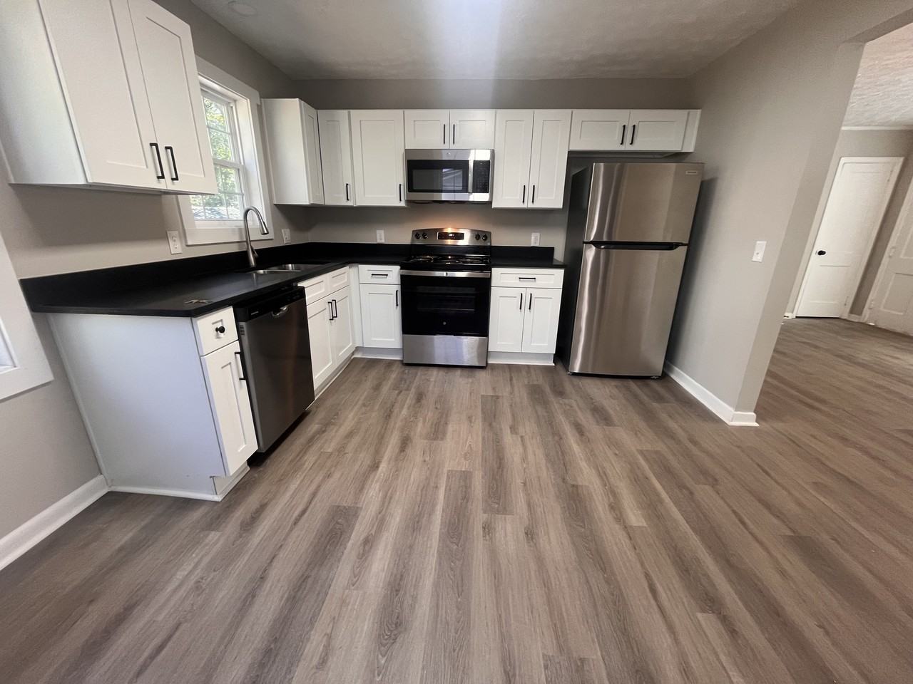 107 Merrill St - Photo 4 of 25