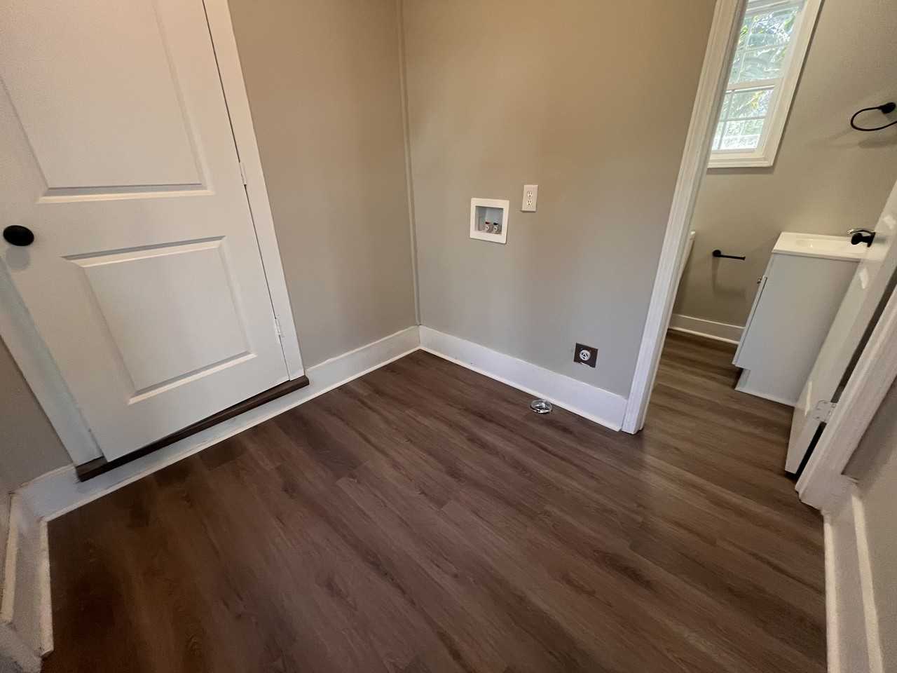 107 Merrill St - Photo 5 of 25