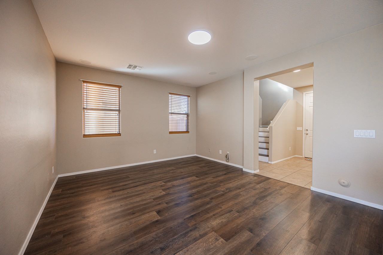 8707 S 40th Dr - Photo 4 of 31