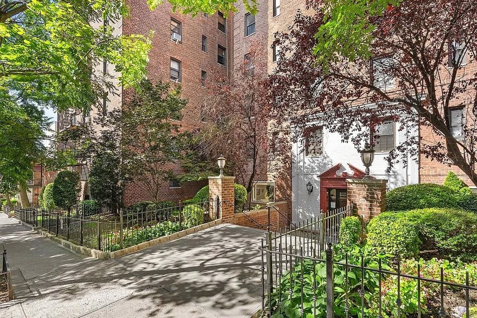 145 72nd St #F7 - Photo 5 of 5