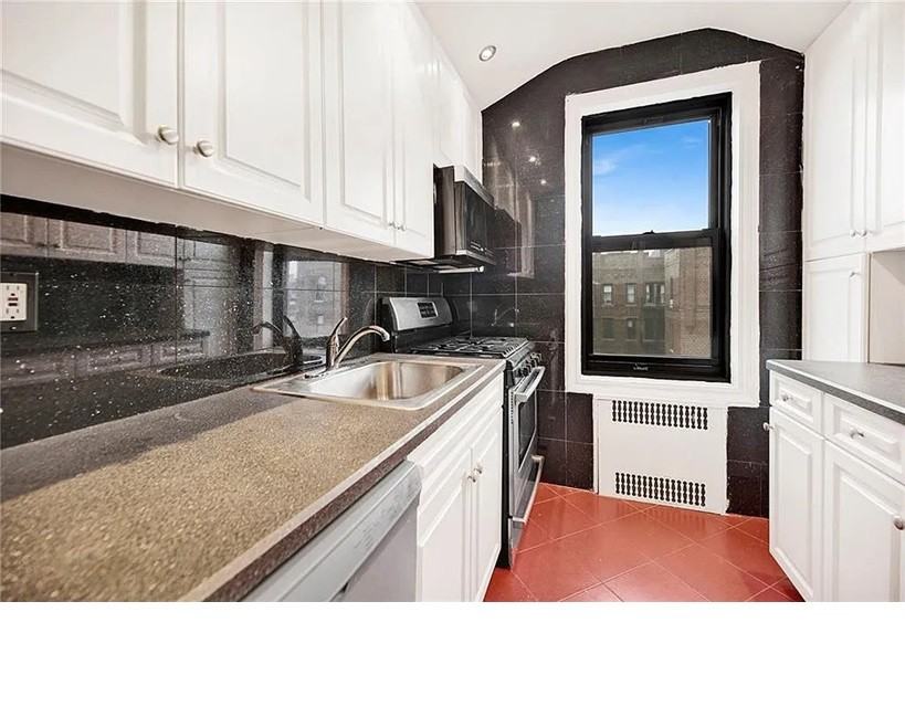 260 Ocean Pkwy #6D - Photo 7 of 12