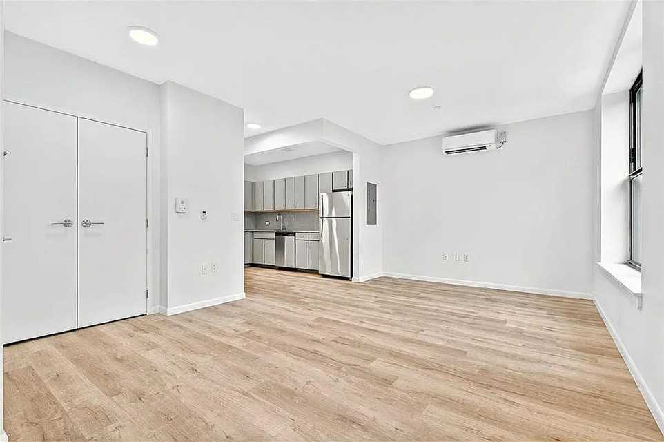 359 Bronx River Ave #2B - Photo 3 of 14